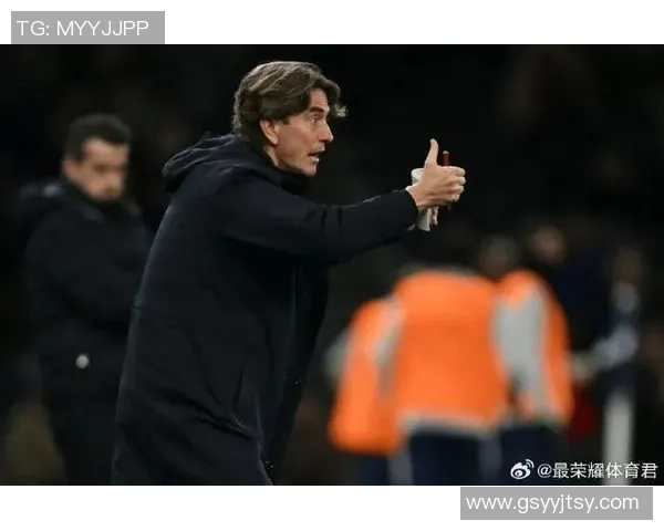 弗兰克:防卫型教练?我带的队进球挺多的;幸亏自己不碰社媒 弗兰克:防卫型教练?我带的队进球挺多的;幸亏自己不碰社媒